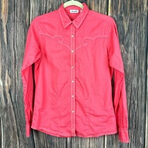 Woman’s Wrangler Buttoned Down Shirt